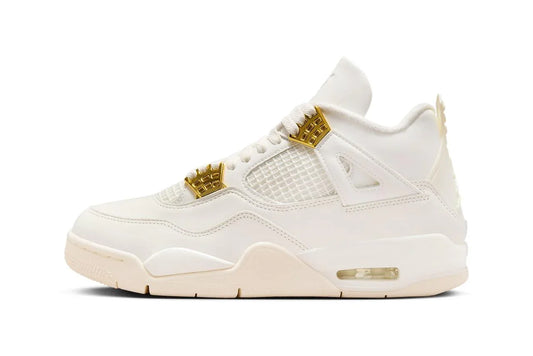 Air Jordan 4 Sneaker in Weiß mit goldenen Akzenten; Außenseite